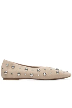Bailarina antelina con tachuelas