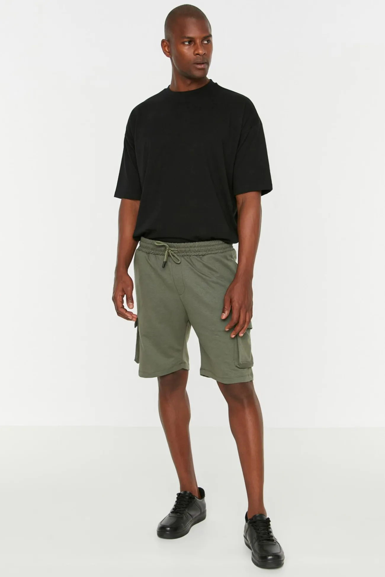 Bermudas tipo jogger con bolsillos
