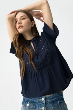 Blusa con encaje