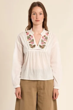 Blusa de mujer de manga larga con flores bordadas