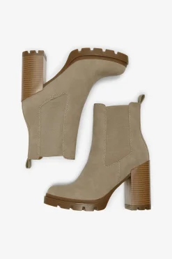 Botines de tac&oacute;n tipo chelsea