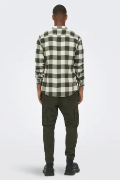 Camisa de hombre de manga larga y cuadros
