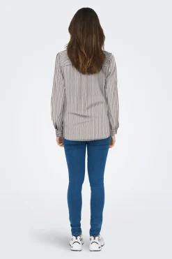 Camisa de rayas bolsillos frontales
