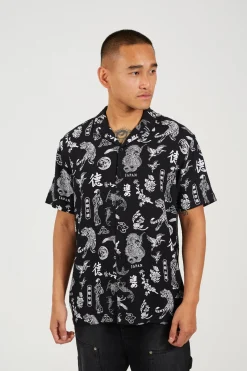 Camisa estampada de manga corta