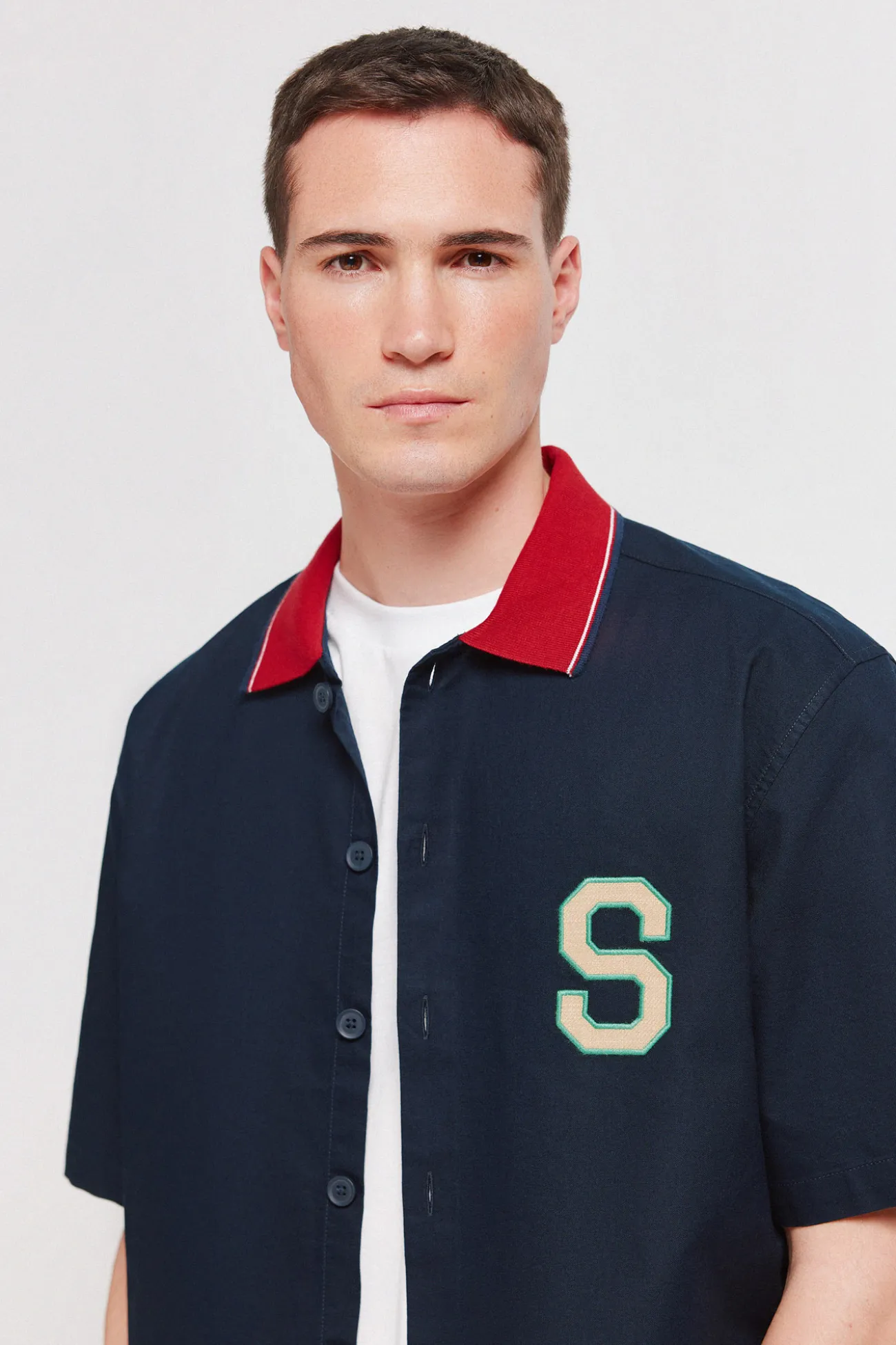 Camisa varsity manga corta