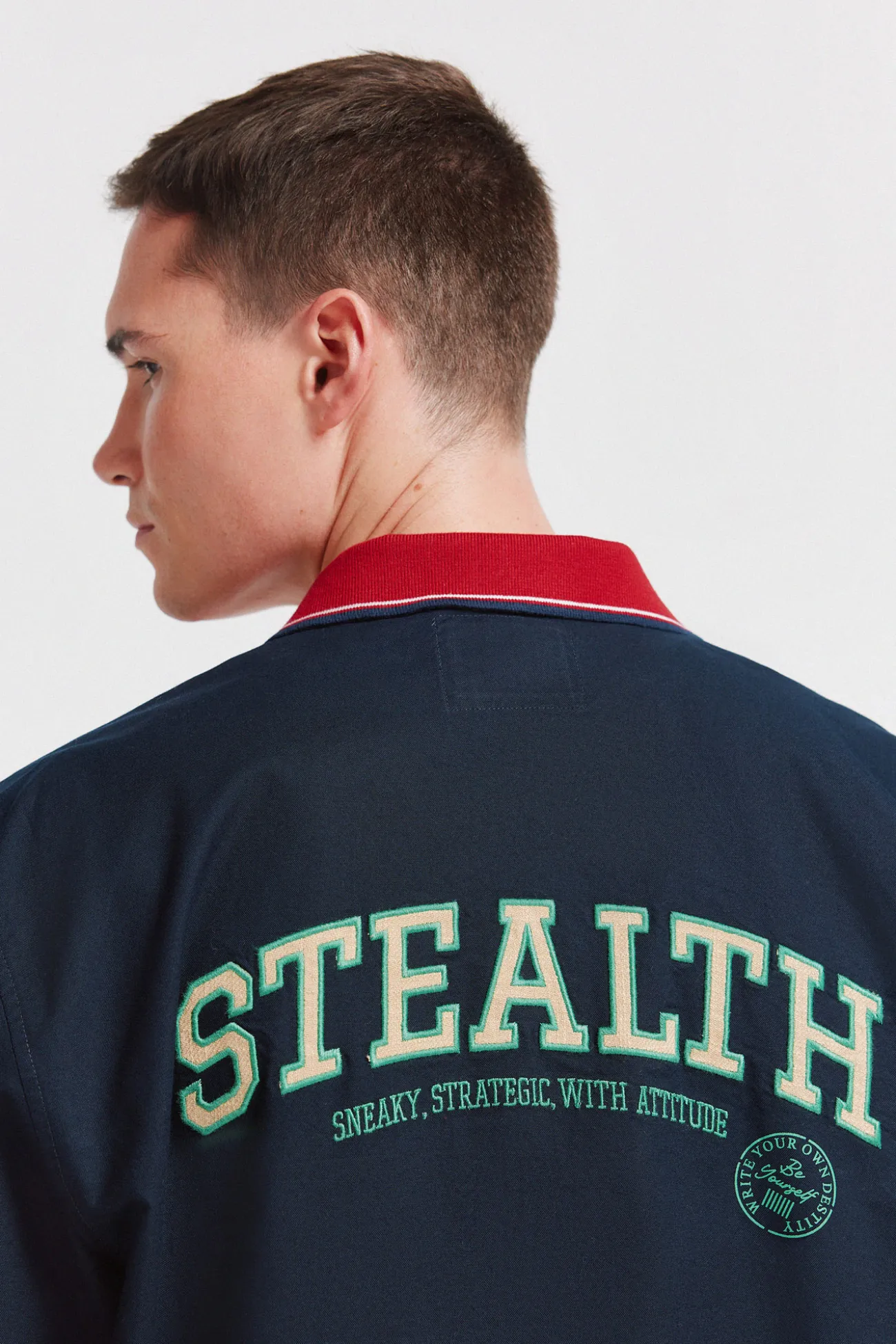 Camisa varsity manga corta