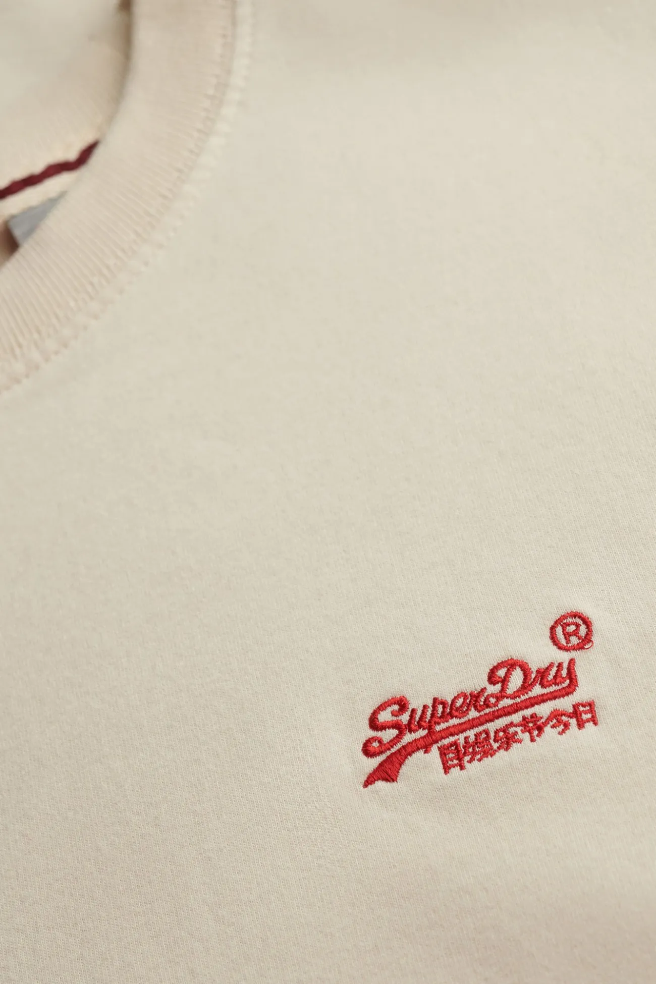 Camiseta manga corta b&aacute;sica con logotipo peque&ntilde;o