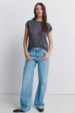 Camiseta tachas b&aacute;sica