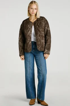 Cazadora estampada reptil