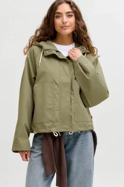 Chaqueta casual con capucha