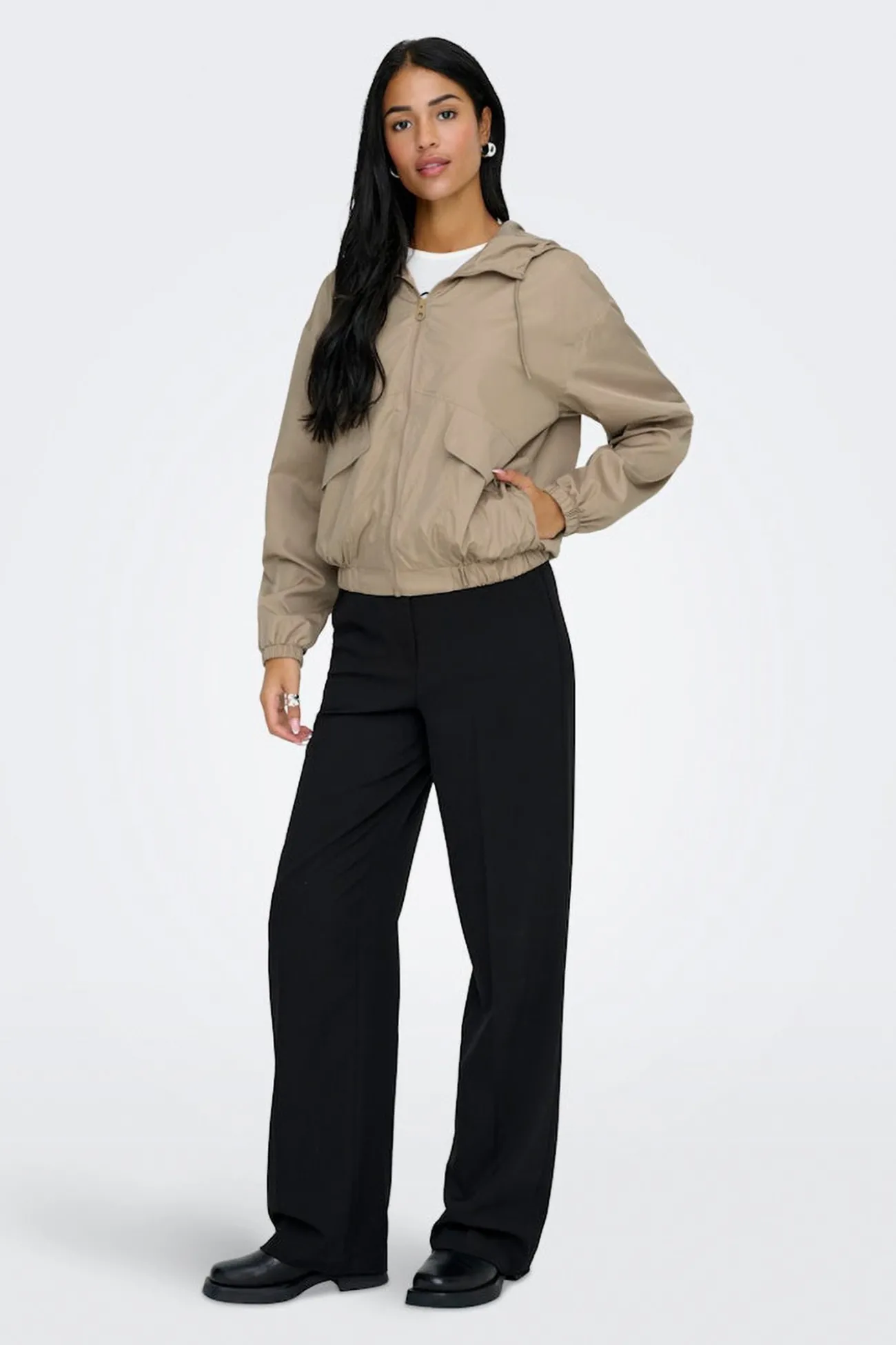 Chaqueta con capucha