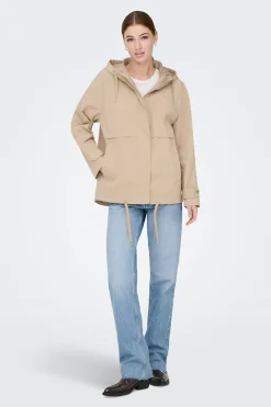 Chaqueta con capucha