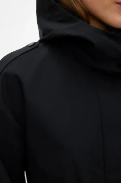 Chaqueta con capucha