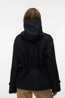 Chaqueta con capucha