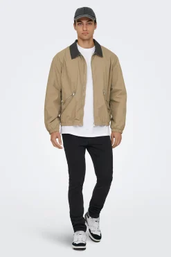 Chaqueta con puños elásticos