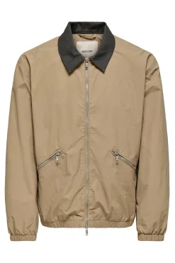 Chaqueta con pu&ntilde;os el&aacute;sticos