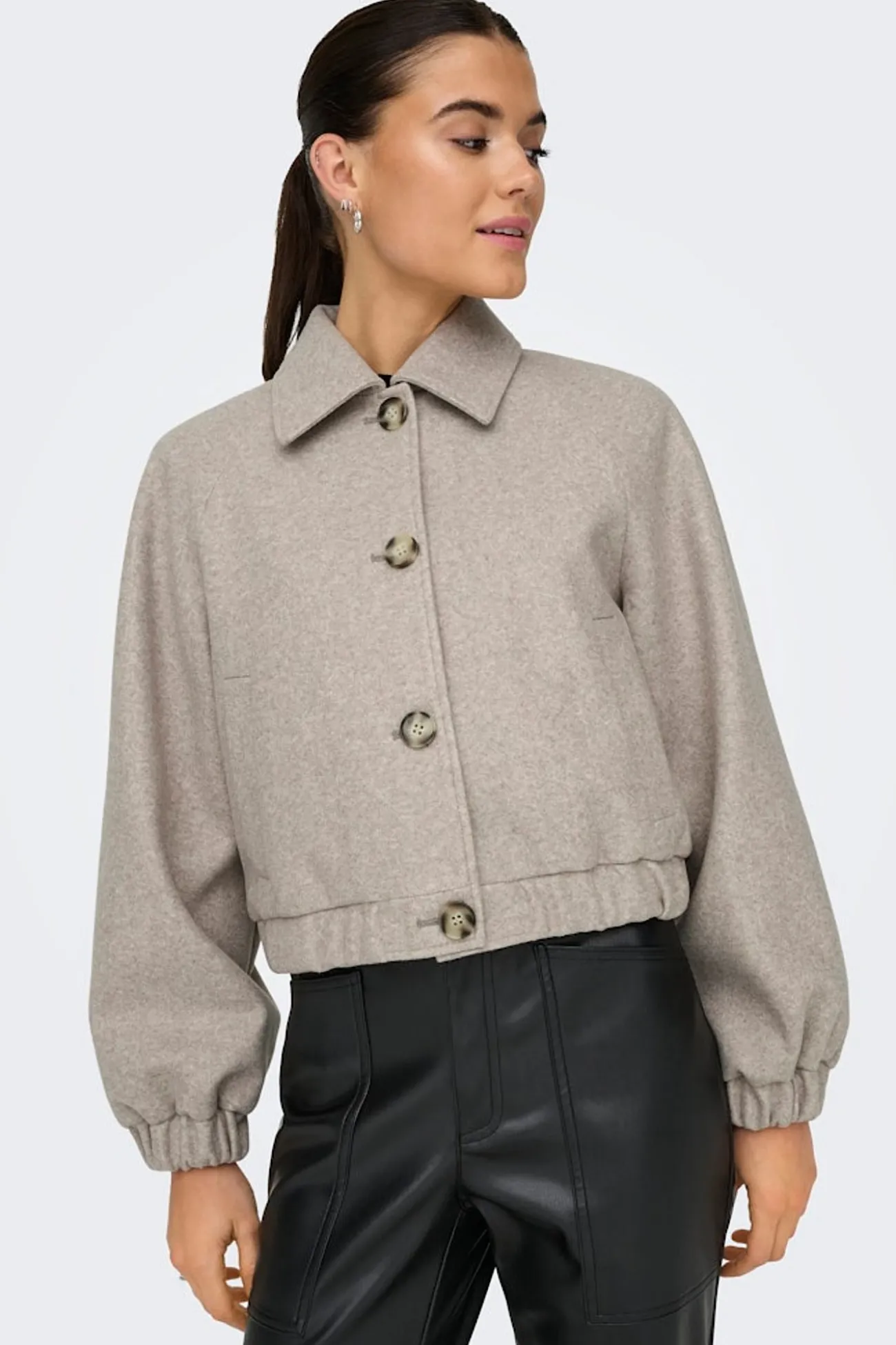 Chaqueta corta botones