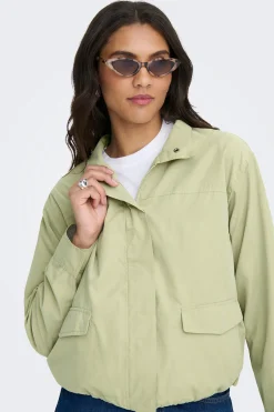 Chaqueta corta ligera