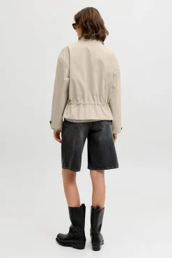 Chaqueta corta tejido plano regular