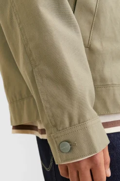 Chaqueta estilo cortavientos