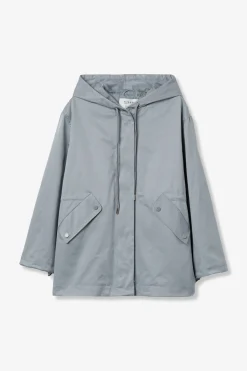 Chaqueta impermeable con capucha