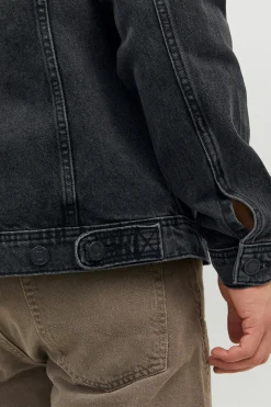 Chaqueta vaquera corta