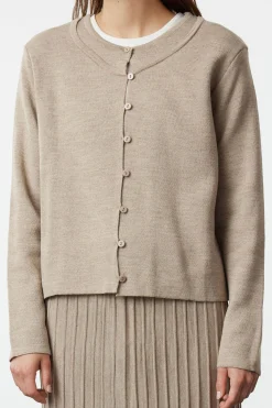 Conjunto de c&aacute;rdigan, falda y top de punto