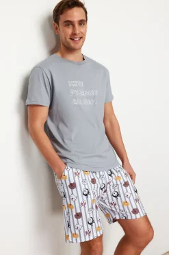Conjunto de pijama corto rayas y animales