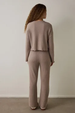 Conjunto de pijama t&eacute;rmico de manga larga con cuello redondo y efecto waffle en color moca