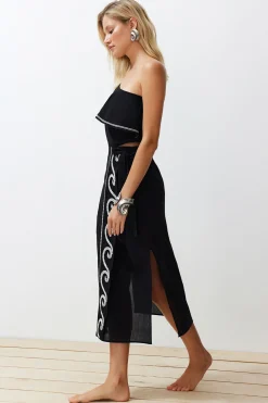 Conjunto top asim&eacute;trico y falda