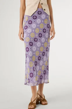 Falda midi fluida con estampado.