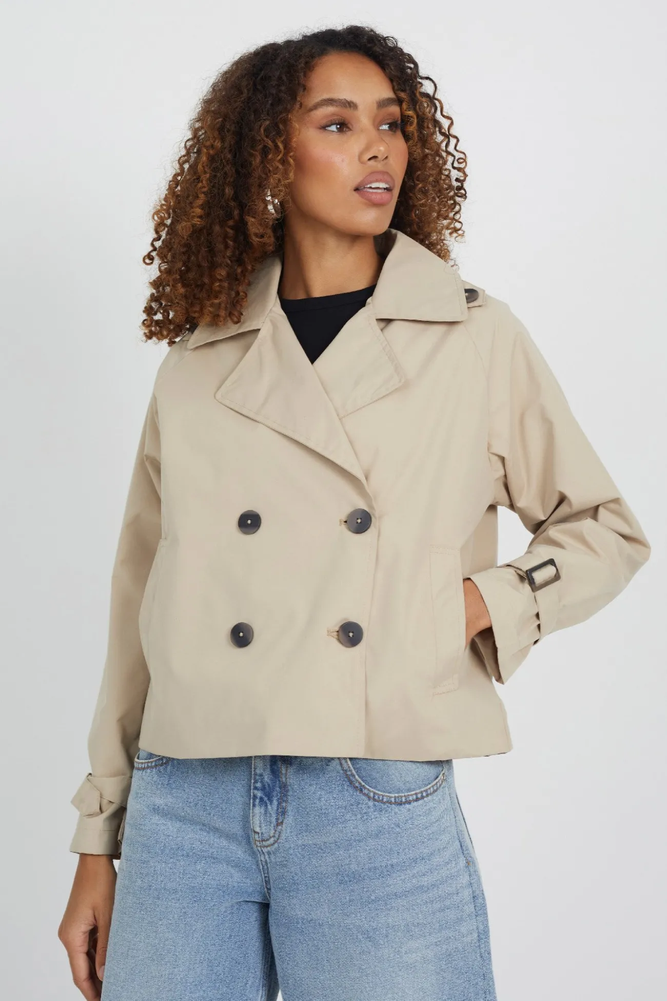 Gabardina corta con doble botonadura