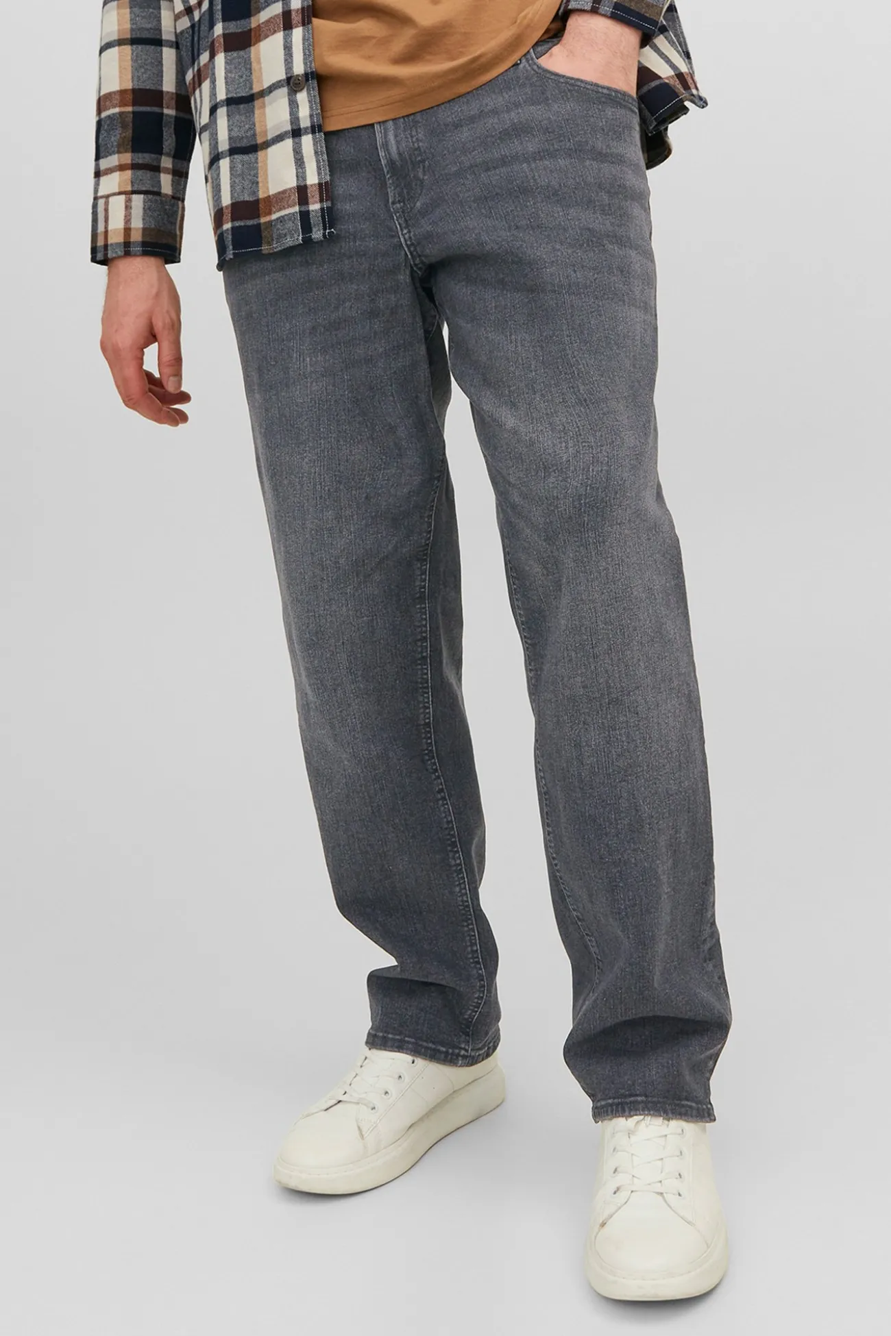Jeans corte recto cinco bolsillos