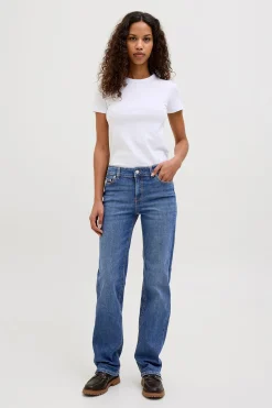 Jeans slim tiro medio
