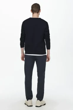 Jersey de hombre de cuello redondo regular fit.