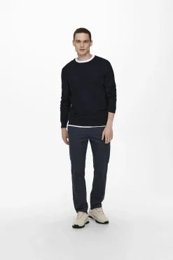 Jersey de hombre de cuello redondo regular fit.