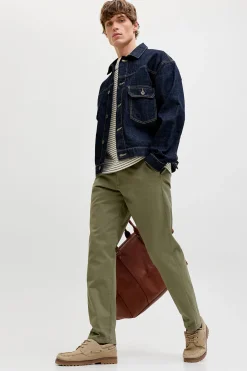 Pantal&oacute;n chino relaxed tiro medio