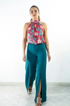 Pantal&oacute;n con aberturas
