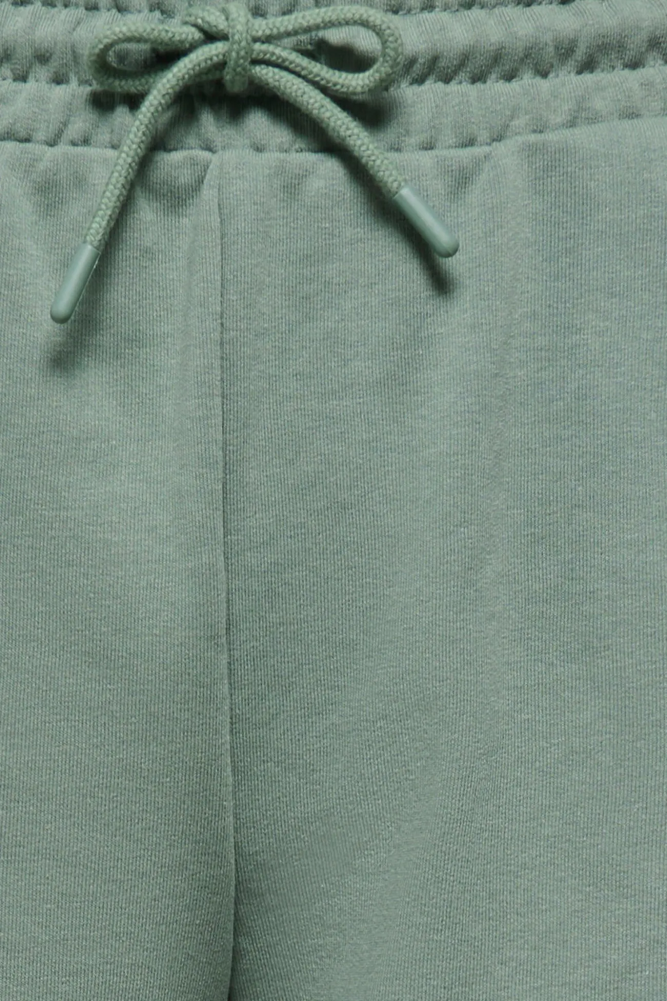 Pantal&oacute;n corto de ch&aacute;ndal