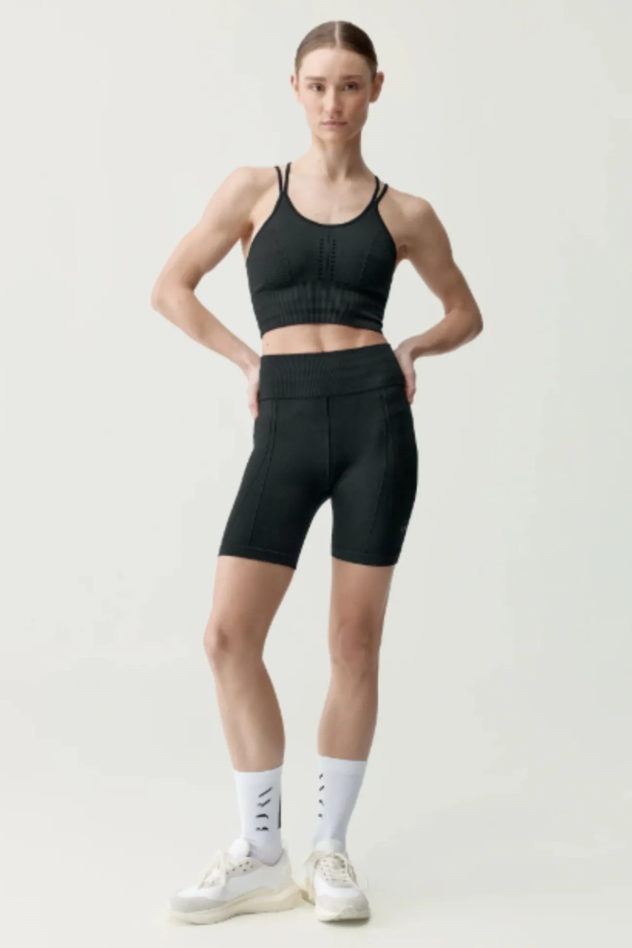 Pantal&oacute;n corto deportivo India Negro
