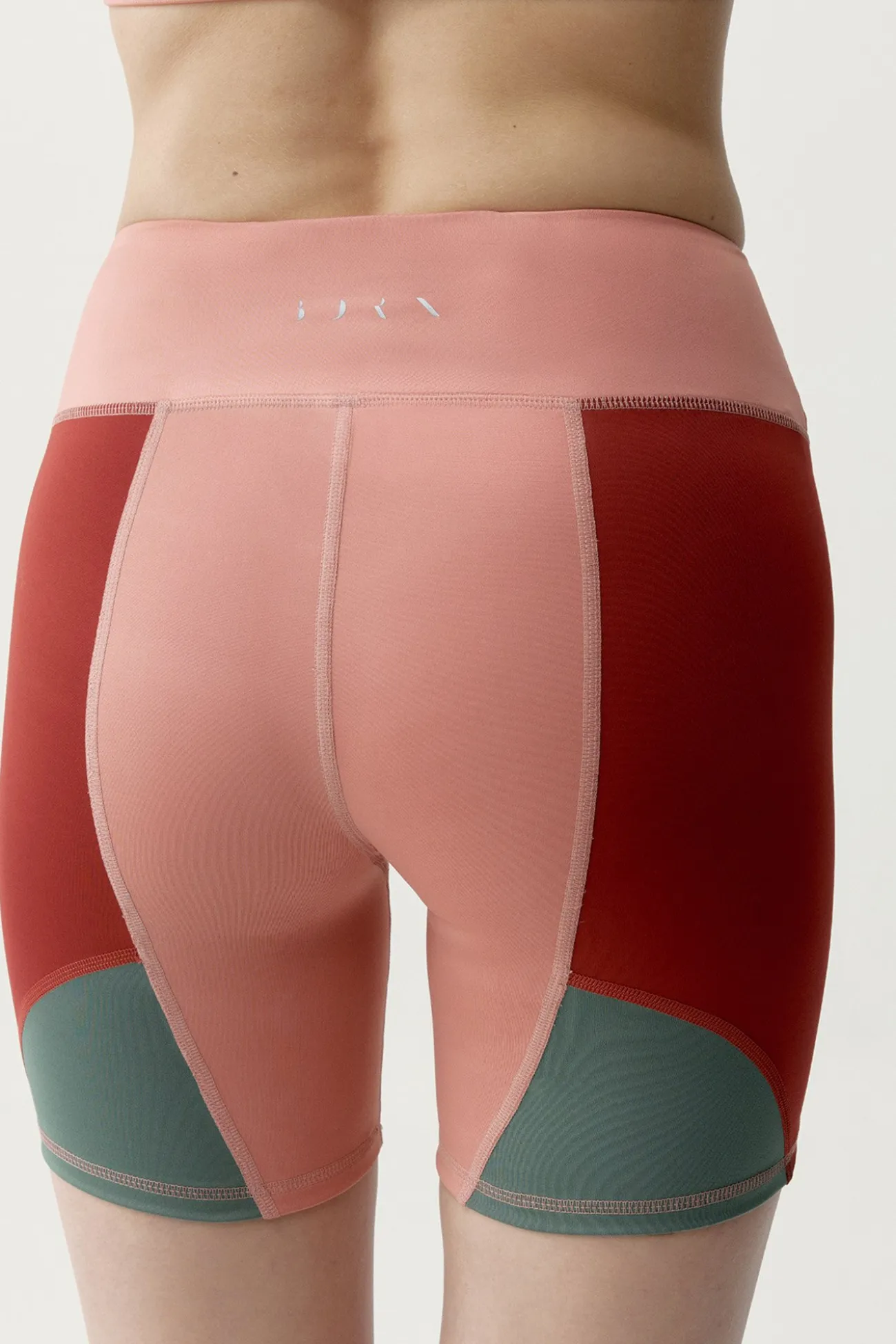 Pantal&oacute;n corto deportivo Darana coral rojo/verde