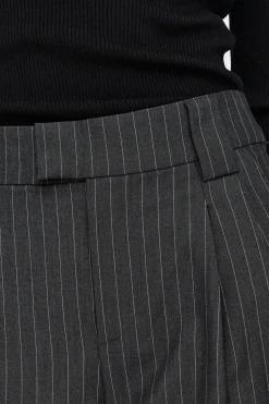 Pantal&oacute;n de traje raya diplom&aacute;tica