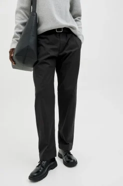 Pantal&oacute;n estilo chino