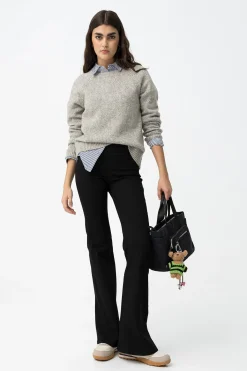 Pantal&oacute;n flare