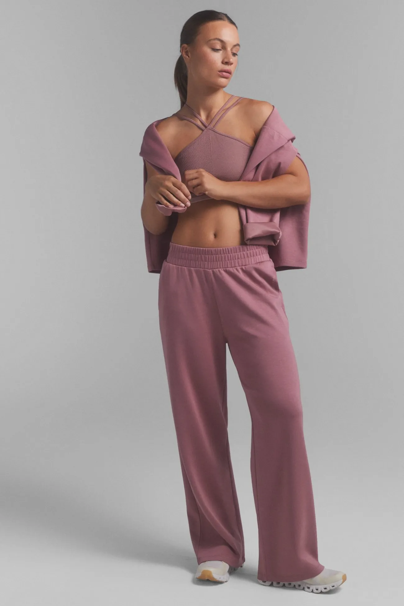 Pantalón recto ancho suave rosa
