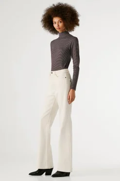 Pantal&oacute;n vaquero acampanado tiro alto
