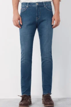 Pantal&oacute;n vaquero ligero slim fit