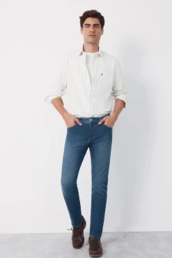 Pantalón vaquero ligero slim fit