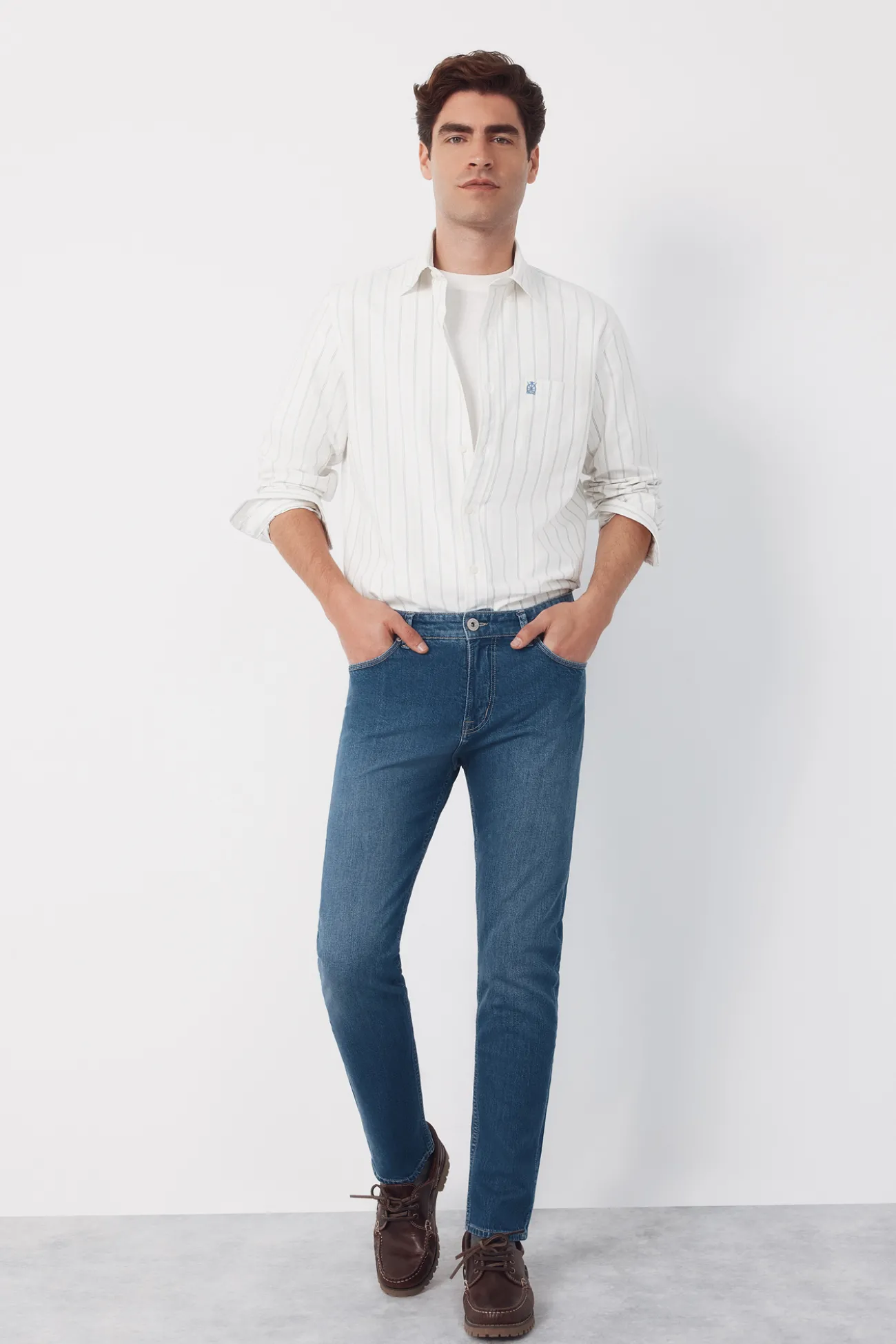 Pantalón vaquero ligero slim fit