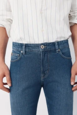 Pantalón vaquero ligero slim fit